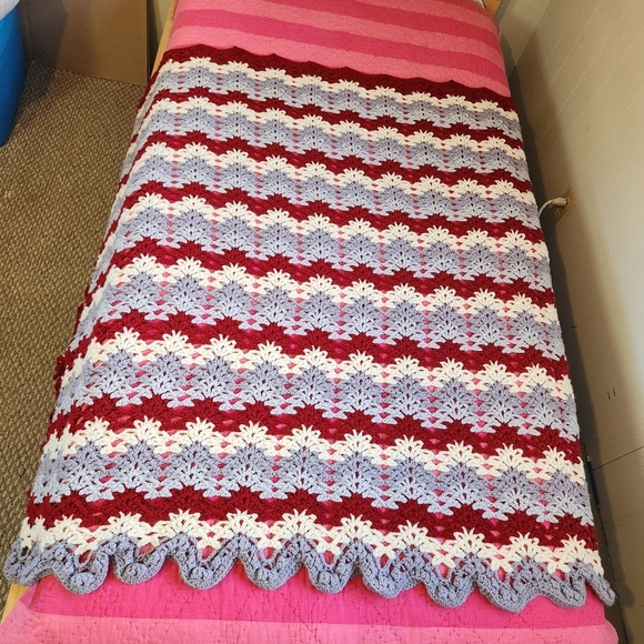 Vintage Red Gray Fringe Zig Zag Crochet Throw Blanket Home Decor Afghan Boho - Picture 5 of 5